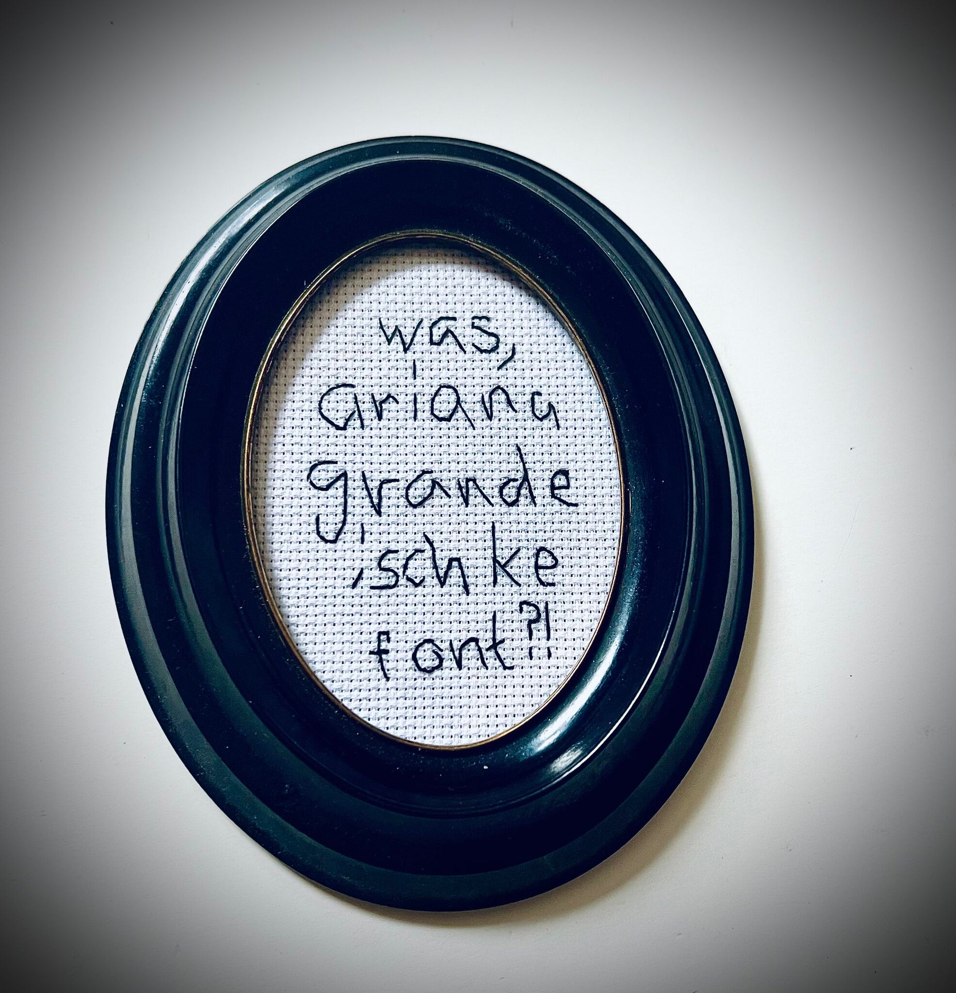 «Ariana Grande ke Font»