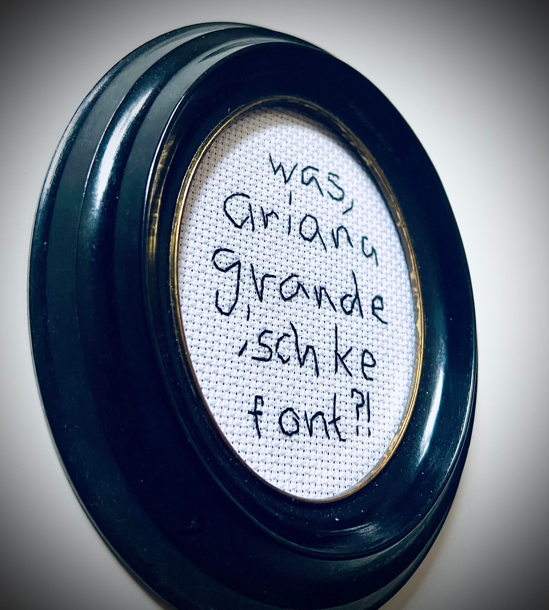«Ariana Grande ke Font»